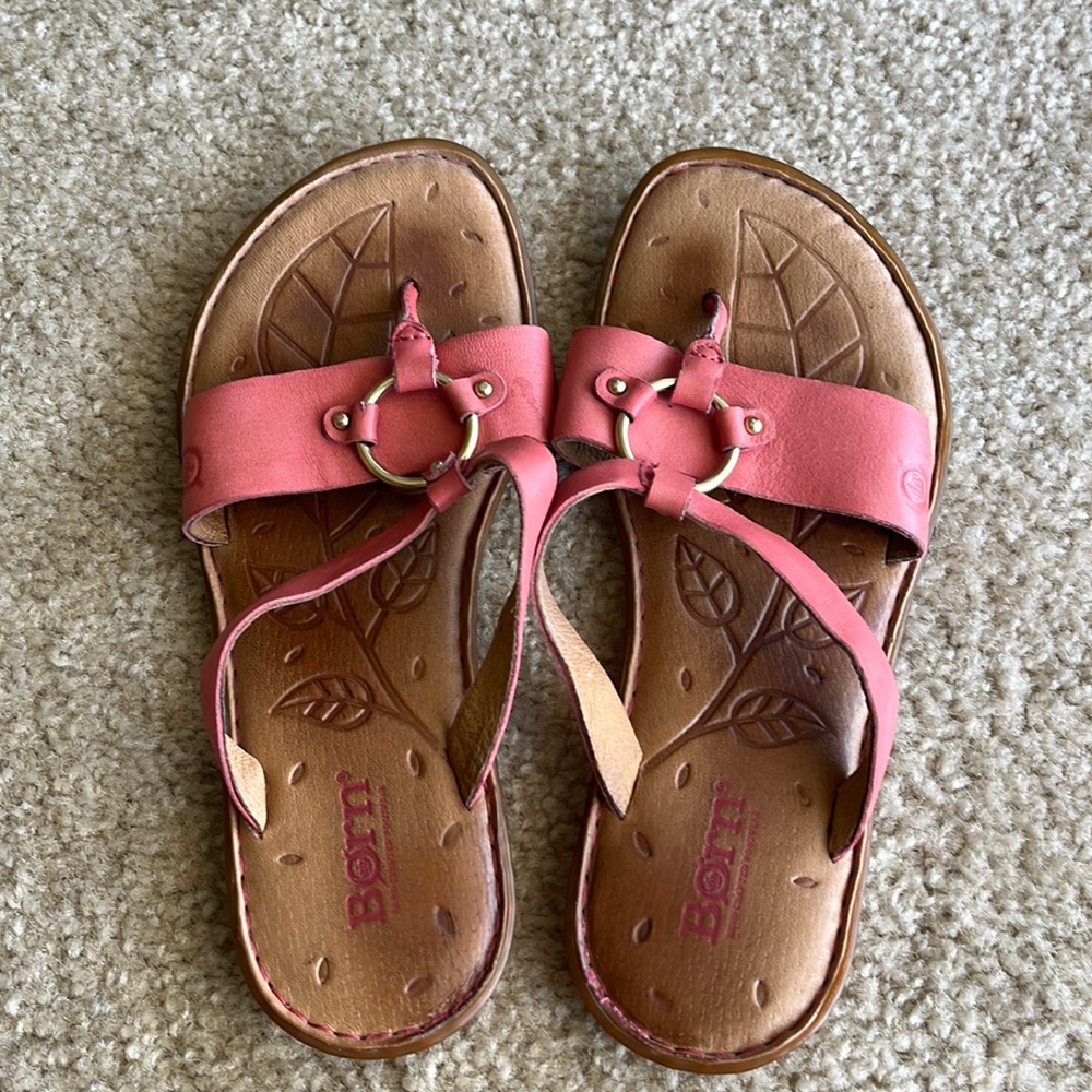 Born pink leather sandals.